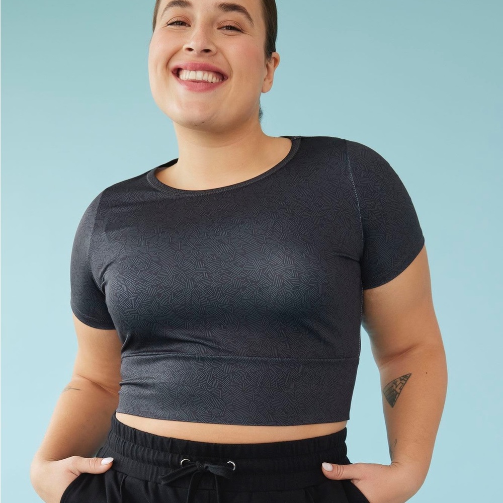 Printed Short-Sleeve Crop Top - Active Zone